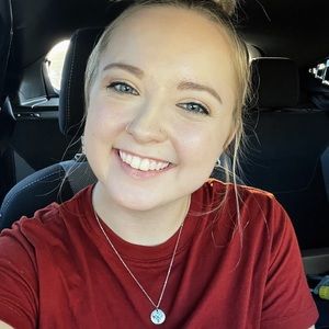 Meet your Posher, Abby